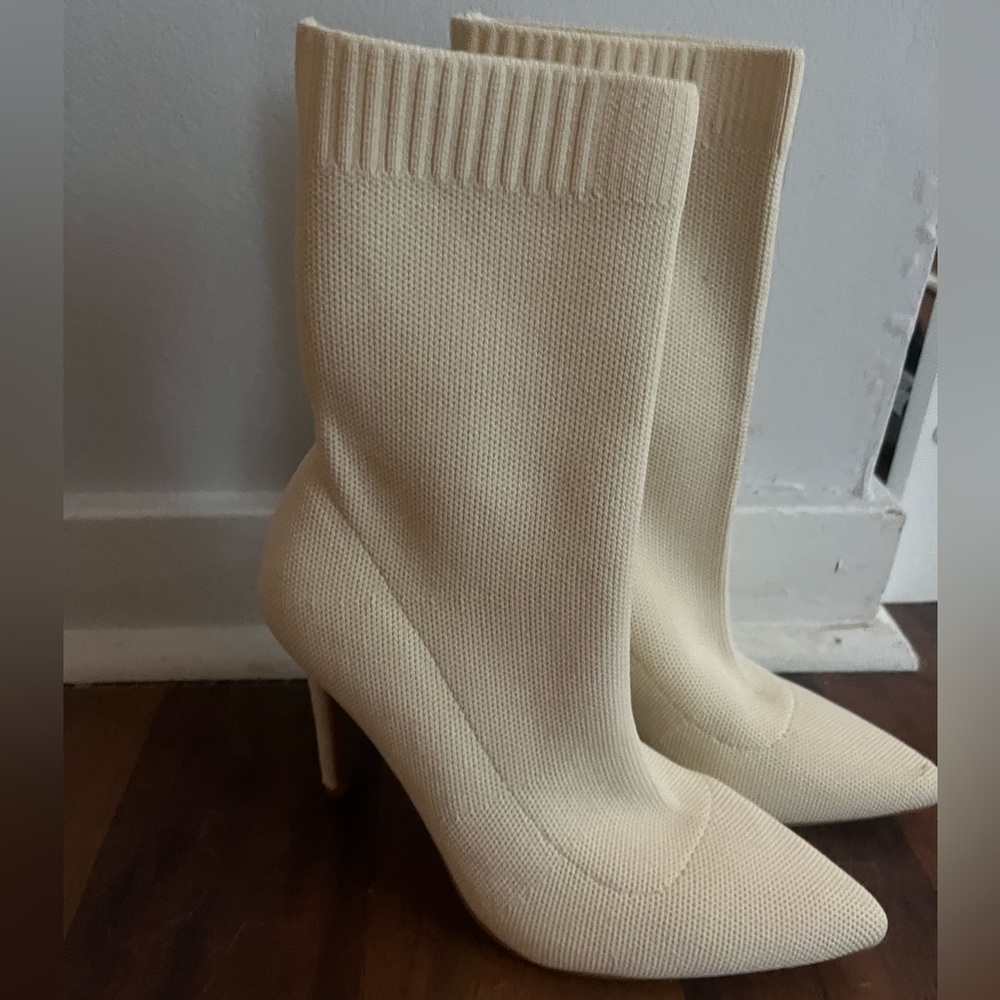 Knitted boots 🥥